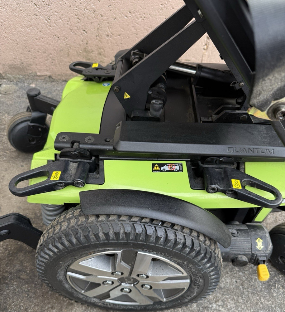 Quantum Edge 2.0 iLevel Power Wheelchair Green Elevating Seat