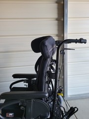 Quickie Iris Zippie Recline Tilt in Space Wheelchair 14″x13″ OR 14″x16″ ?