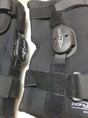 DonJoy Hinged Knee Brace Drytex Sleeve Small Lot 2