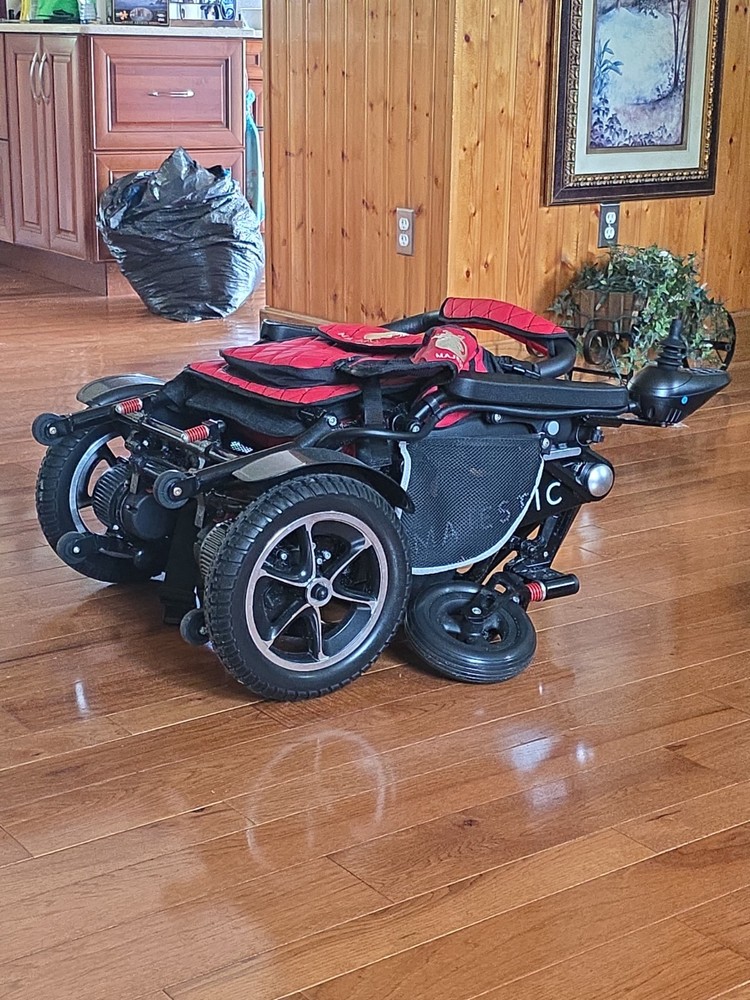 Wheelchair electric Comfy Go Majestic wheelchair.