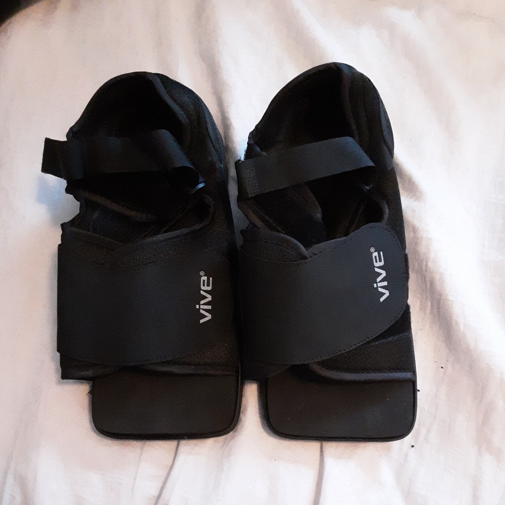 Vive Healing Shoes, Pair of Medical-Surgical Shoes, M, Black, Square Toe