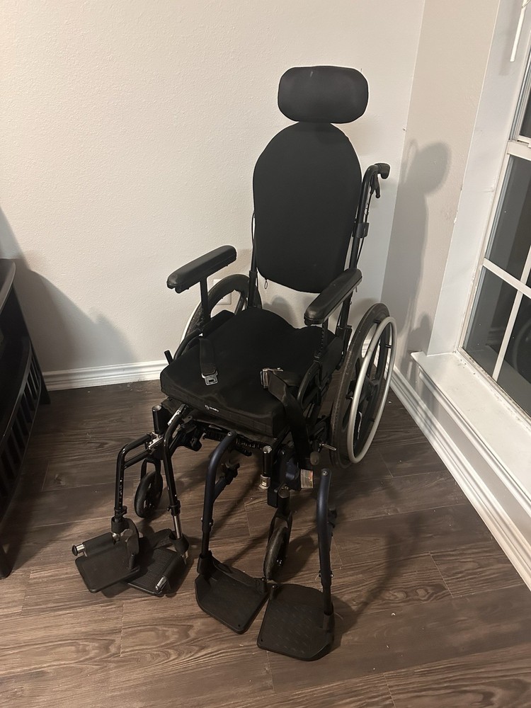 Ki Mobility Liberty FT Tilt-in-Space Wheelchair – ONE SET OF FOOTRESTS