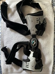 Adjustable Hinged Knee Brace Stabilizer Support w/ Straps One Size Black/Gray.