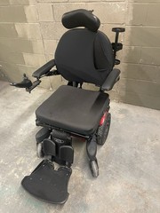Quickie Q700m Sedeo Pro Power Wheelchair with Power Tilt, 22″ Seat, Charger