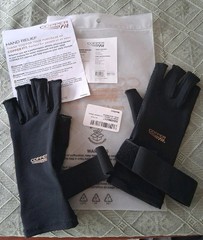 Copper Fit Standard Compression Gloves-Size S/M-Black-Copper Infused-Pain Relief