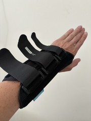 Ossur Formfit Wrist & Forearm Brace for Left Hand – Black – Size Adult Small