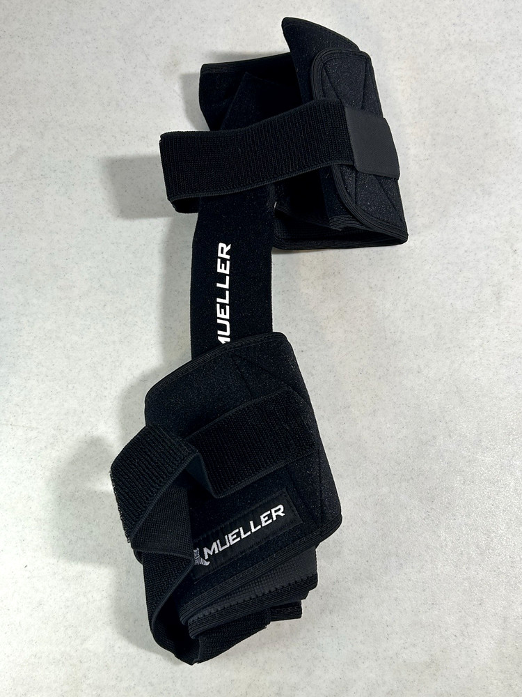 Mueller Pro Level MuellerHinge 2100 Protective Knee Brace One Size Fits Most
