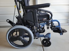 Quickie Iris Zippie Recline Tilt in Space Wheelchair 14″x13″ OR 14″x16″ ?