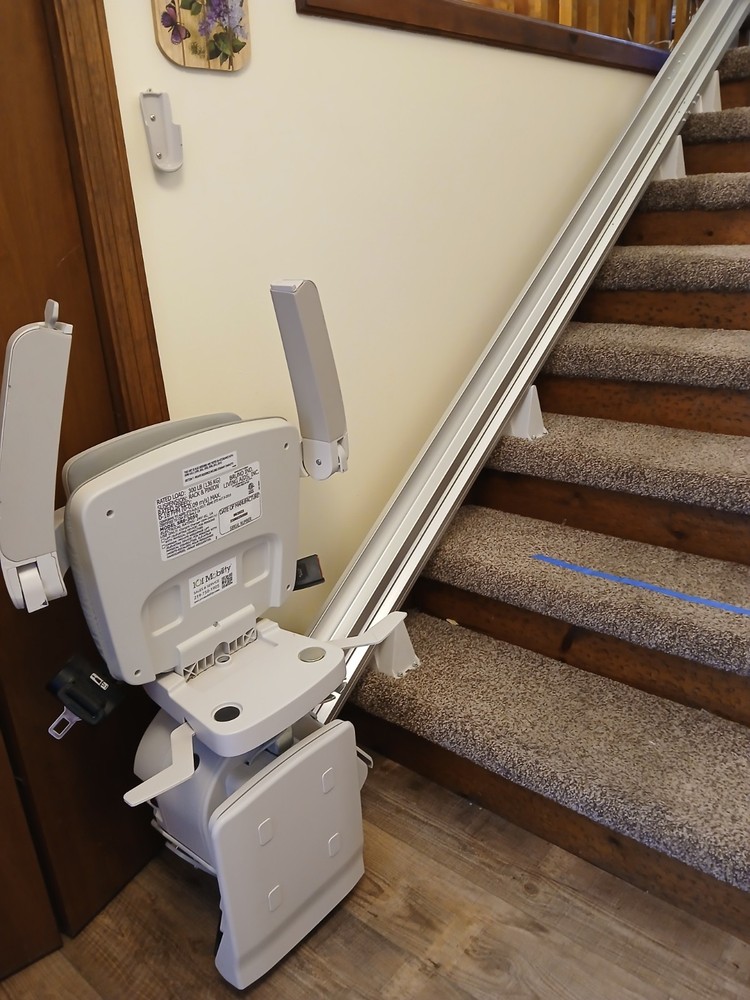 bruno elan sre 3050 stairlift, 9ft, 8in Rail, Left Side