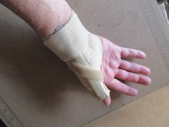 Mueller Thumb Spica Brace Medium (P358)