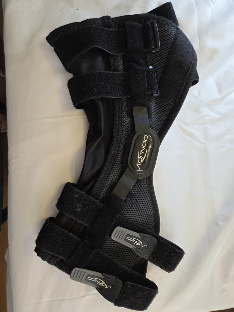 DonJoy Playmaker 2 Knee Stabilization Brace, Adjustable, Black, Size S, CE