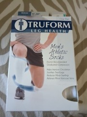 Truform Compression Mens White Athletic Socks, 15-20 mmHg Size Med New Free Ship