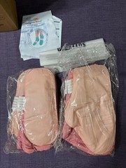 SuzziPad Cold Therapy Socks and Gloves for Chemotherapy Small Pink