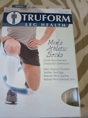 Truform Compression Mens White Athletic Socks, 15-20 mmHg Size Med New Free Ship
