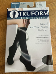 2 NIB LADIES TRUFORM MODERATE COMPRESSION KNEE HIGH SOCKS SMALL BLACK RIB PATTER
