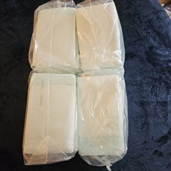 20 UNBRANDED Elderly BED PADS WITH ADHESIVE STRIP. 21×34 IN. NEW IN PACKAGE