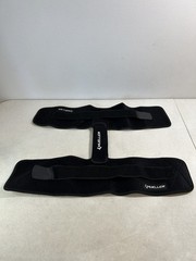 Mueller Pro Level MuellerHinge 2100 Protective Knee Brace One Size Fits Most