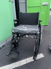 Drive Medical Bariatric Manual Wheelchair Heavy Duty 22” Seat New Open Box