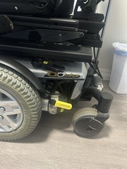 Quantum Q6 Edge Power Wheelchair – Powers On – Only Turns Left – Parts/Repair