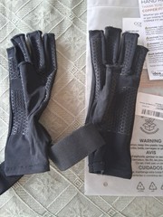 Copper Fit Standard Compression Gloves-Size S/M-Black-Copper Infused-Pain Relief