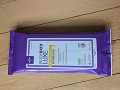 Medline ReadyBath Antibacterial Thick Adult Bath Wipes, 4 Wipes, 8×8″ Scented
