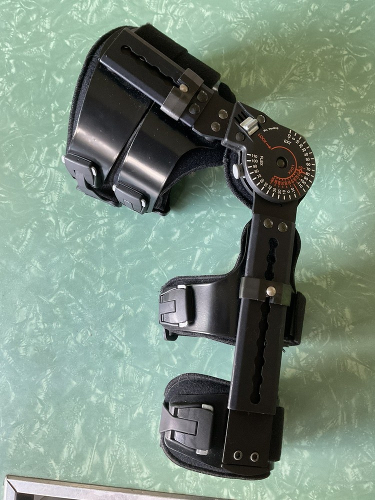 T Scope Left Elbow Adjustable Brace Black Regular unbranded looks like Breg