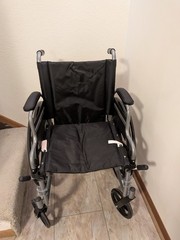 Medline K4 Basic Lightweight Elevating Wheelchair (MDS806550E)