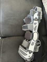 DonJoy OA Nano Knee Brace Medium Right Gray Adjustable Stabilization w/ Bag