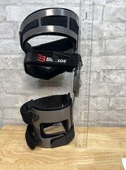 Bledsoe Thruster 3 Medial Short Large Right Brand New MSRP $649