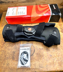 Breg Freestyle Medial OA MED RT L Brace Right Knee