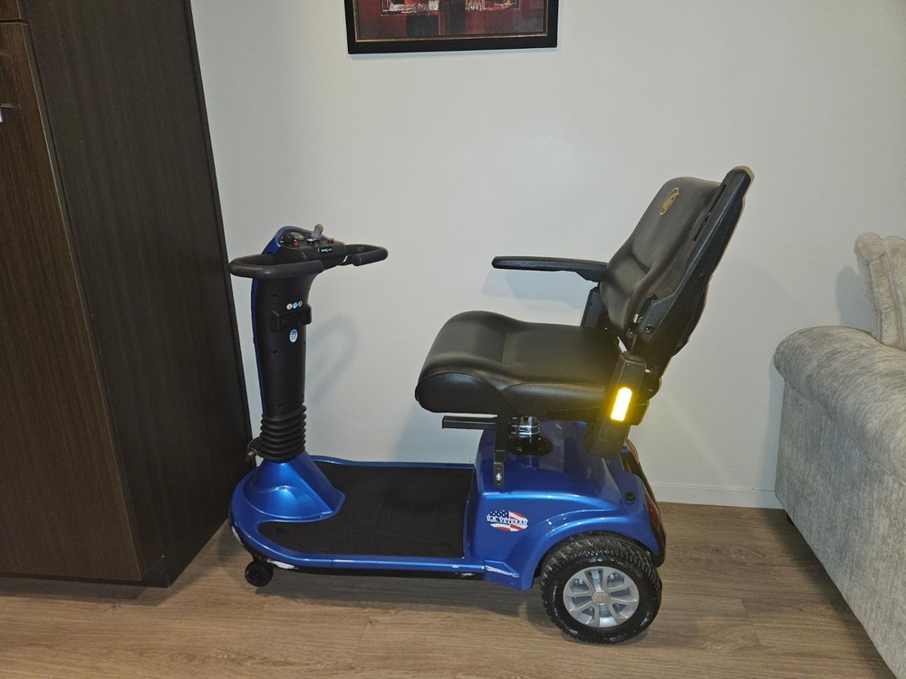 Pride Mobility Products Corp. SC610 Victory 10 3-Wheeled Scooter – Blue.