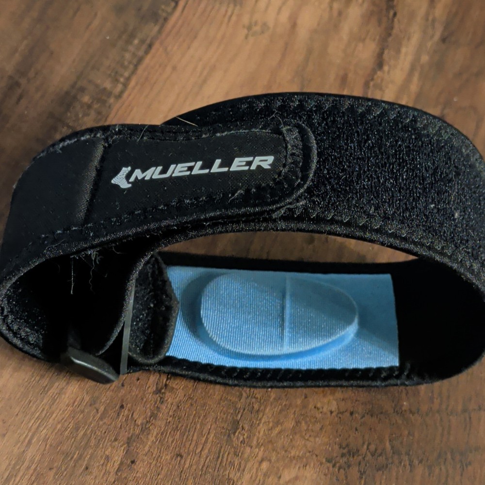 Mueller Adjustable Knee Stabilization Brace, Black, One Size