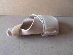 Mueller Thumb Spica Brace Medium (P358)