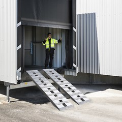 2 Pack Rectangular Trailer Ramp Aluminum Truck Car Trailer Ramp 6000 lbs