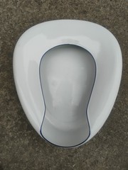 Vintage Enamelware White Bedpan. Queen Columbian Made. Excellent condition