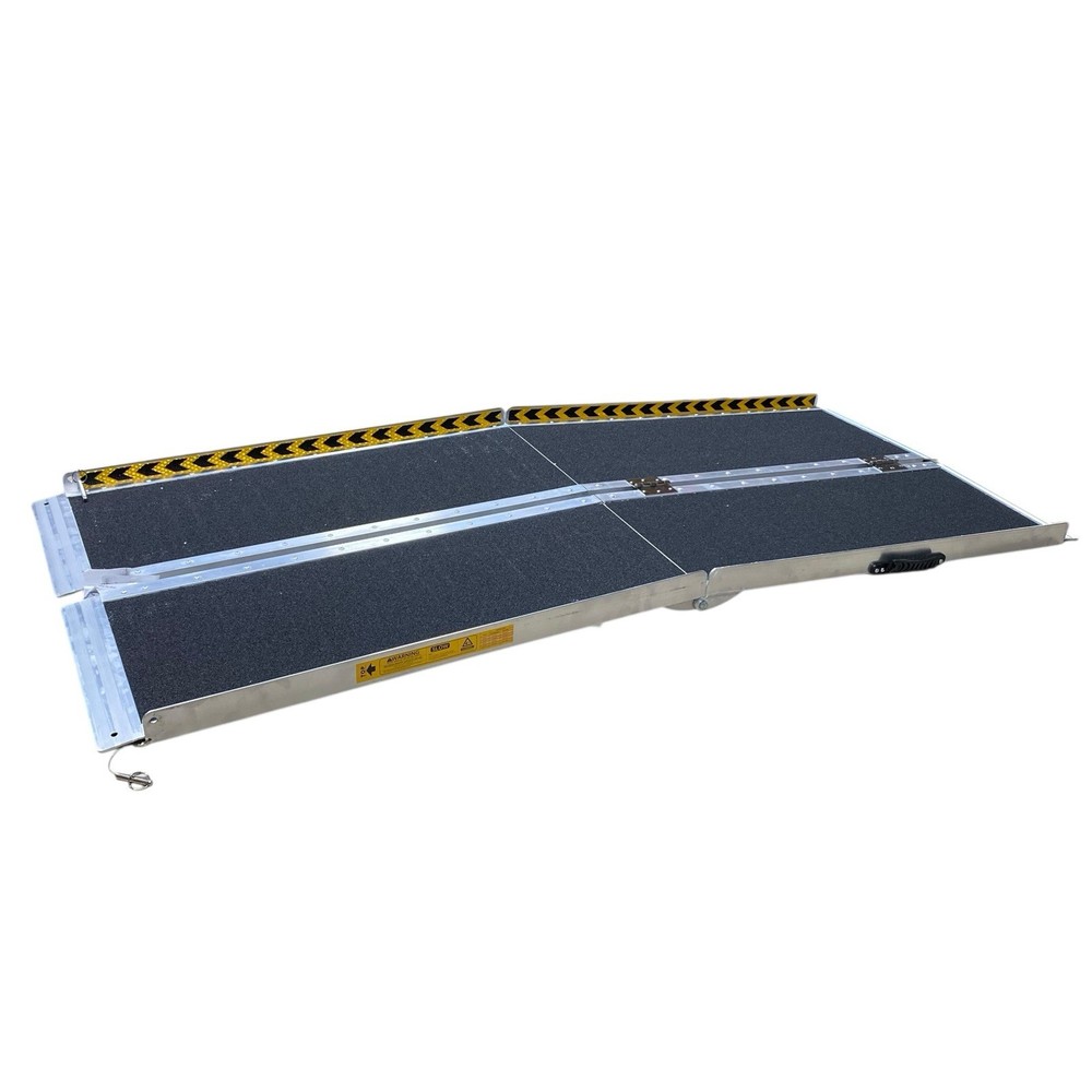 VEVOR Folding Wheelchair Ramp Portable Aluminum Threshold Ramp 6ft 600lbs Cap
