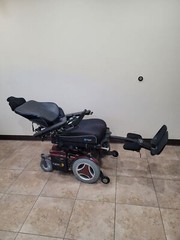 PERMOBIL C400 WHEELCHAIR,W/ POWER 8″ LIFT, TILT,RECLINE,&LEGS. PERMOLOCK, LIGHTS