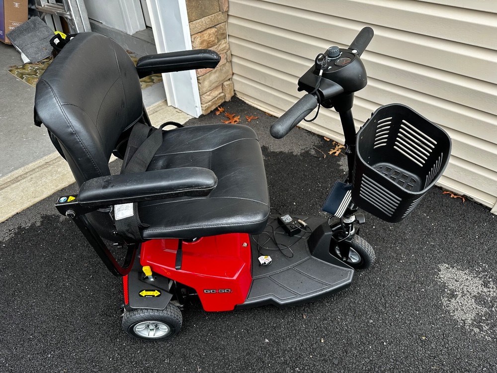 Go-Go Elite Traveller Mobility Scooter by Pride 3-Wheel – 18AH Battery