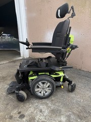 Quantum Edge 2.0 iLevel Power Wheelchair Green Elevating Seat