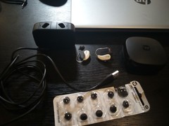 Widex Magnify 220 Hearing Aids RC—Read Description