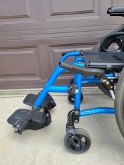 Quickie 2 Lite 17″ X 17″ Manual Wheelchair Used 17″x17″ Foldable Blue