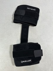 Mueller Pro Level MuellerHinge 2100 Protective Knee Brace One Size Fits Most