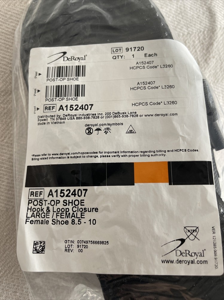 DeRoyal..Large..Post Op Hook & Loop closure Shoe…Female Ref A152407…Black