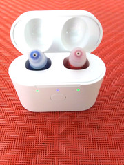 PAIR Rechargeable in the ear Hearing amplifiers 3 programs normal/outside/noise