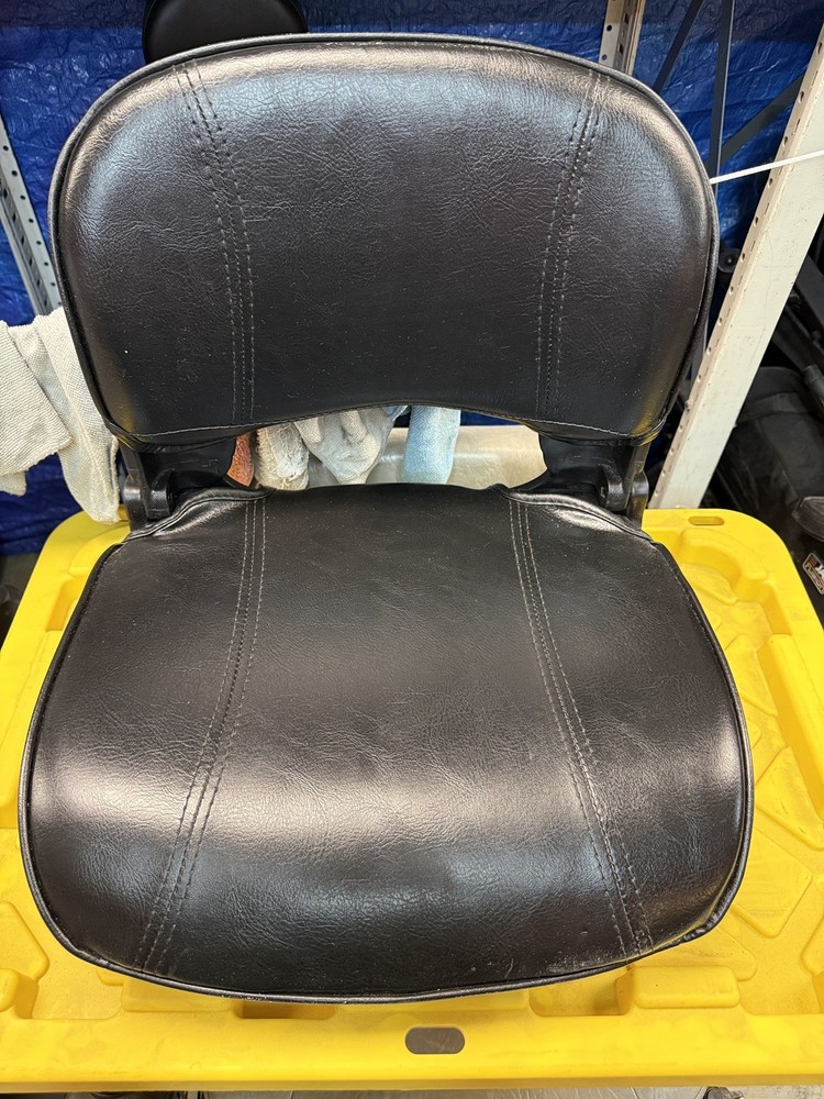 SEAT ASSEMBLY & SEAT PLATE & ARMRESTS GOLDEN BUZZAROUND CARRY ON SCOOTER PARTS