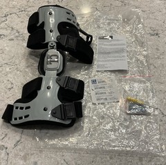 Comfortland OA- 200 Knee Brace Set Right & Left Knees With Tool Kit-NEW