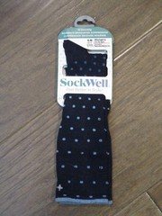SOCKWELL WOMEN’S ON THE SPOT NAVY MODERATE GRADUATED COMPRESSION SOCKS SIZE S-M