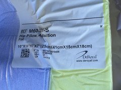 De RoyalPillow M60-032-S CONCAVE HIP ABDUCTION POSITIONER 10“X16“X7“ Exp2035