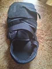 DARCO Square Open Toe Medical-Surgical Post Operative Shoe Medium Used Twice