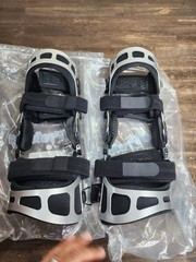 Set ISO Preferred Medium Left & Right OA Dual Upright Hinge ROM Knee Brace